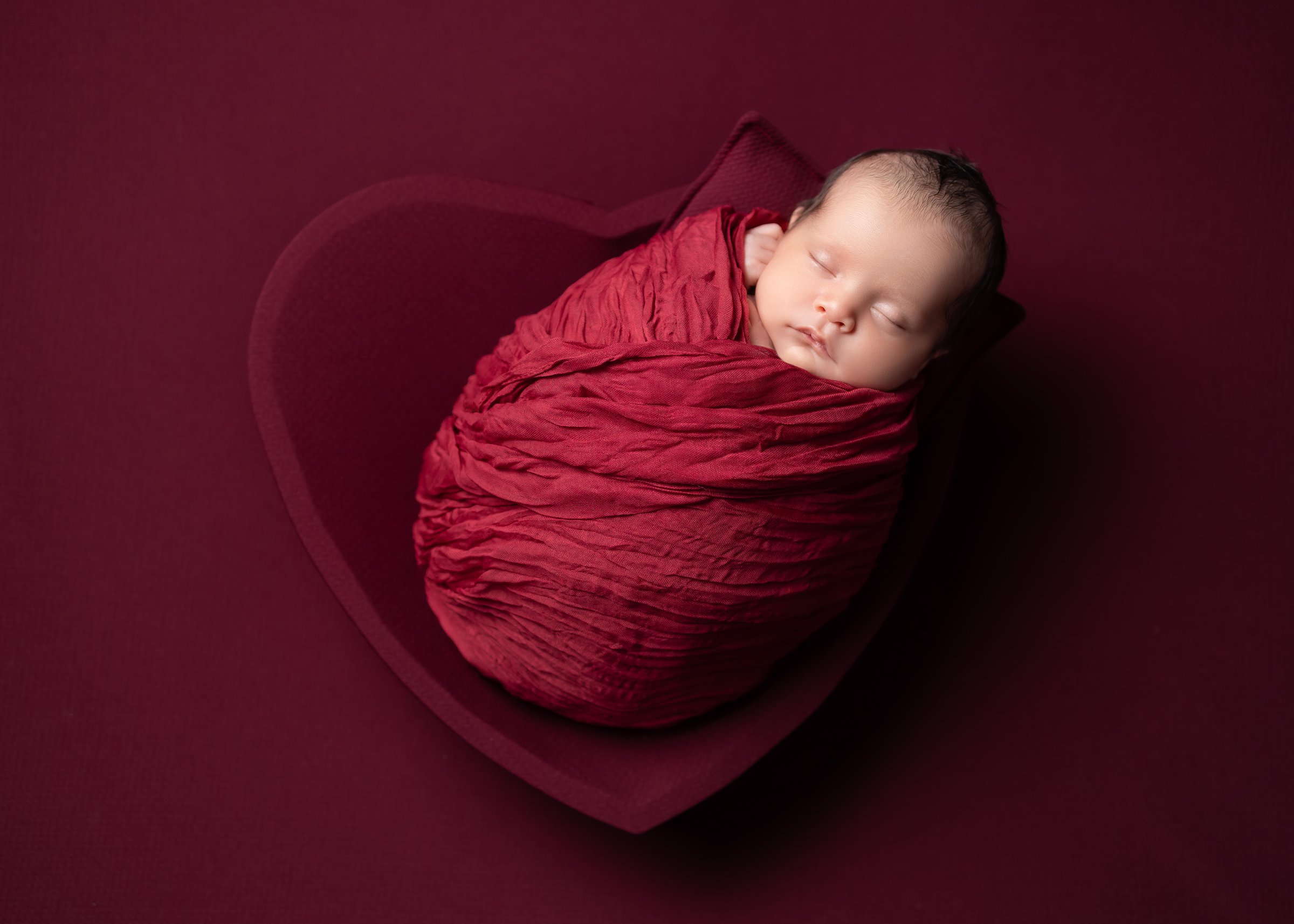Studio newborn portrait with handcrafted props — IDTPhoto Chicagoland